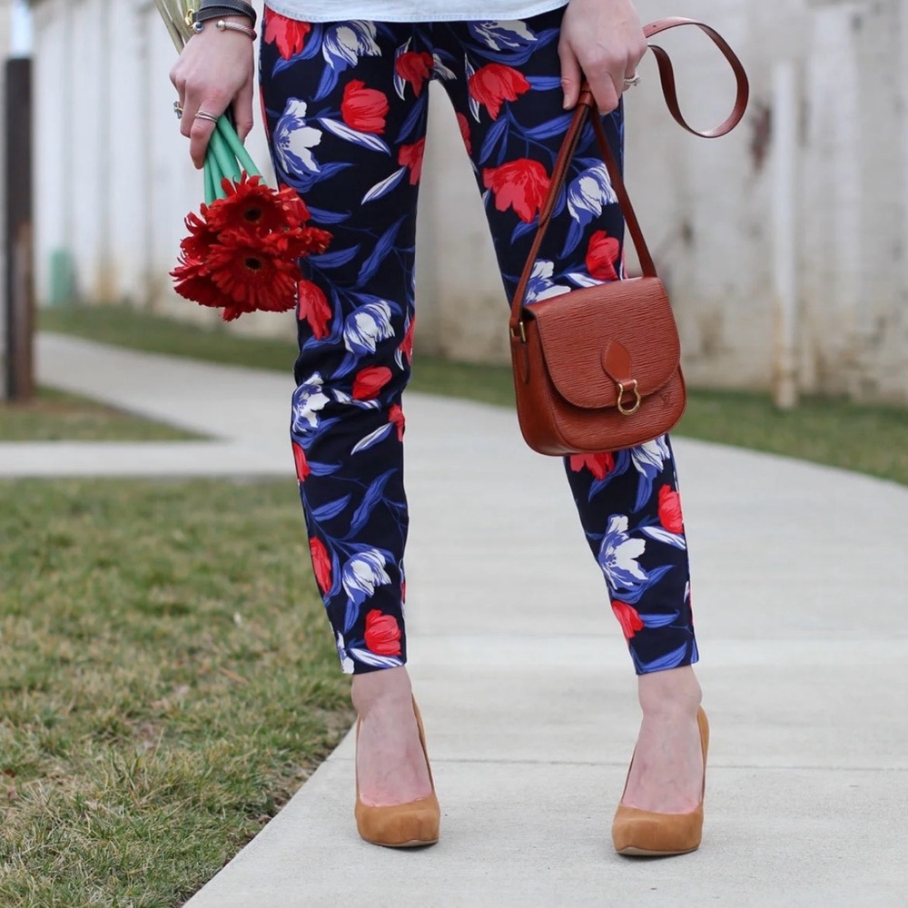 Old Navy Navy Floral Straight-Leg Pants with Red & White Blooms